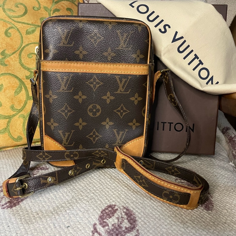 ❣️LV DANUBE XBODY with paperwork, dust bag, and box! ❣️